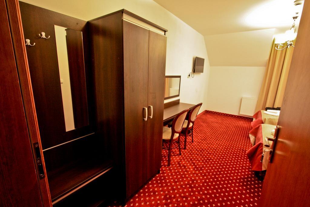 Hotel Milord Pułtusk Esterno foto