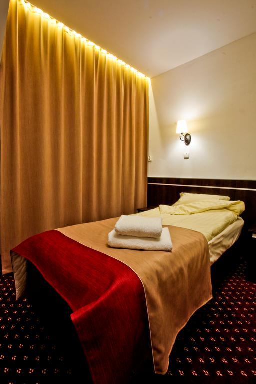 Hotel Milord Pułtusk Esterno foto